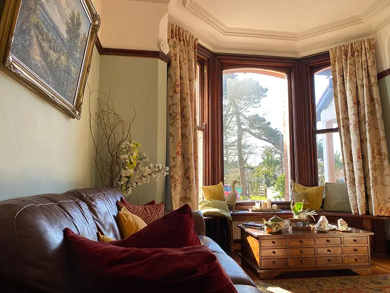 img-room-library2